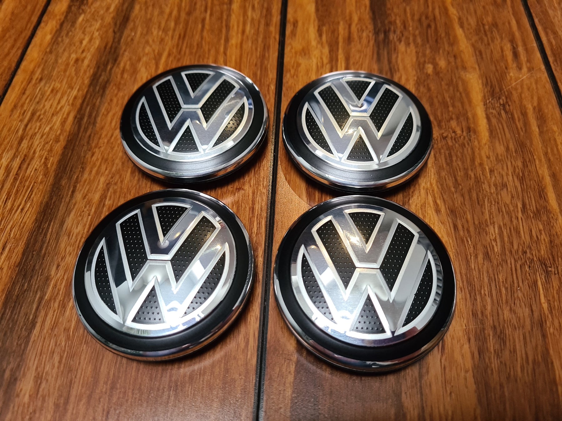 SkinoEu 4 X 65mm Wheel Centre Alloy Hub Center Caps Compatible With VW 3B7 601 171 / 6U7 601 171 Hubcaps Silver Black CVZ 9