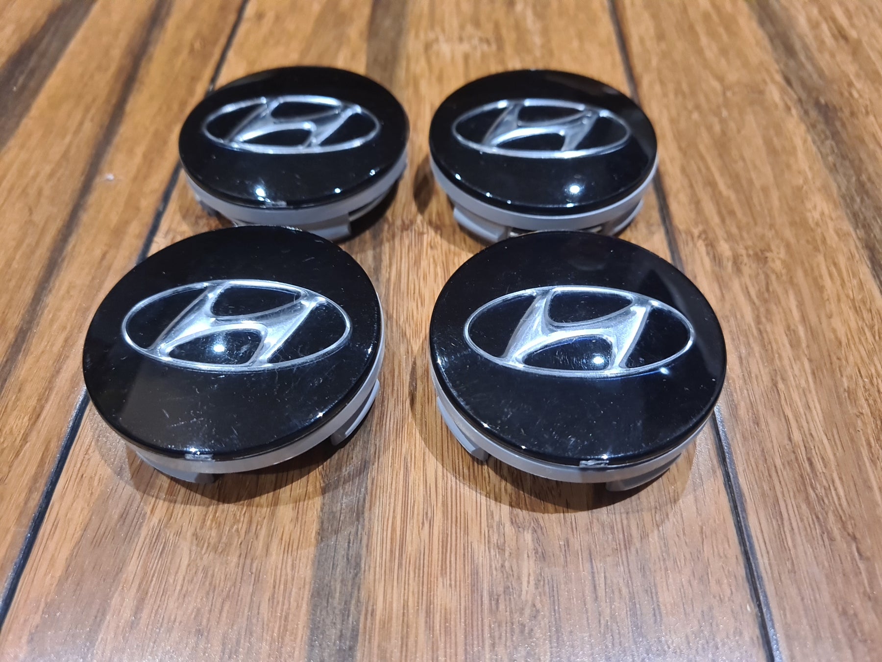 4x ALLOY WHEEL CENTRE CAPS CENTER 72mm / 75mm 4x ALLOY WHEEL CENTRE CAPS CENTER 72mm / 75mm